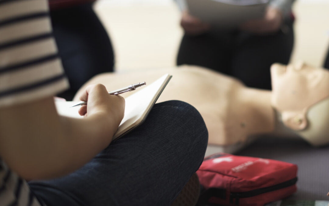 Szkolenie z pierwszej pomocy dla pracowników – gdzie warto je przeprowadzić?